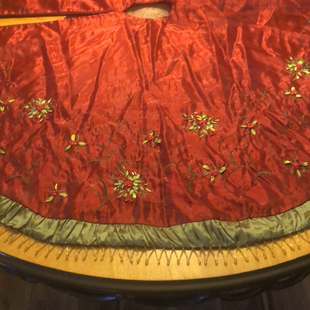 Vintage Tulle Tree Skirt w/Beads, Embroidery & Ribbon 50” Circumference - Picture 2 of 8